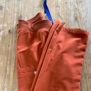 Figs small High Waisted Kade Cargo Scrub Pants.